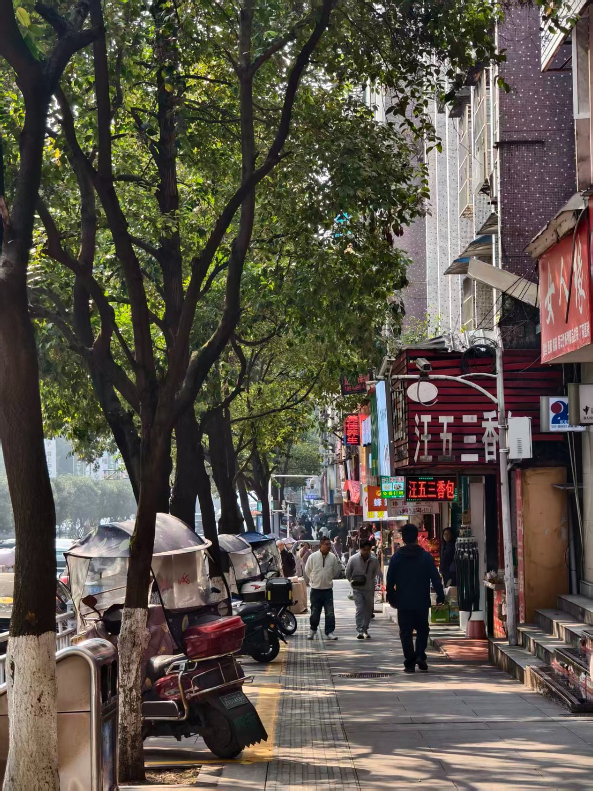 中华路成熟商圈美容美甲店整体打包转让